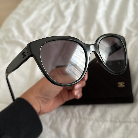 Authentic Chanel butterfly sunglasses - Picture 8 of 12